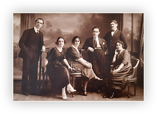 Da sinistra: Domenico Girard e la moglie Olimpia Gualco, Elvira Montenegro e il marito Duilio Gualco, Bartolomeo Gualco e la moglie Desolina a Buenos Aires negli anni 20